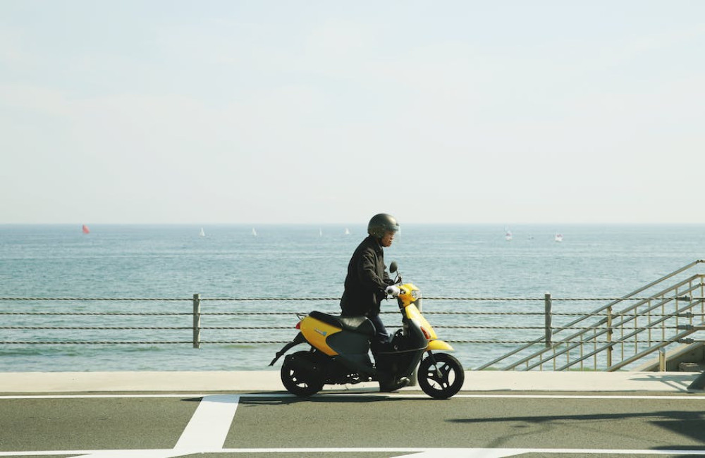 Op een duurzame manier de Adriatische kust verkennen? Huur een elektrische scooter!